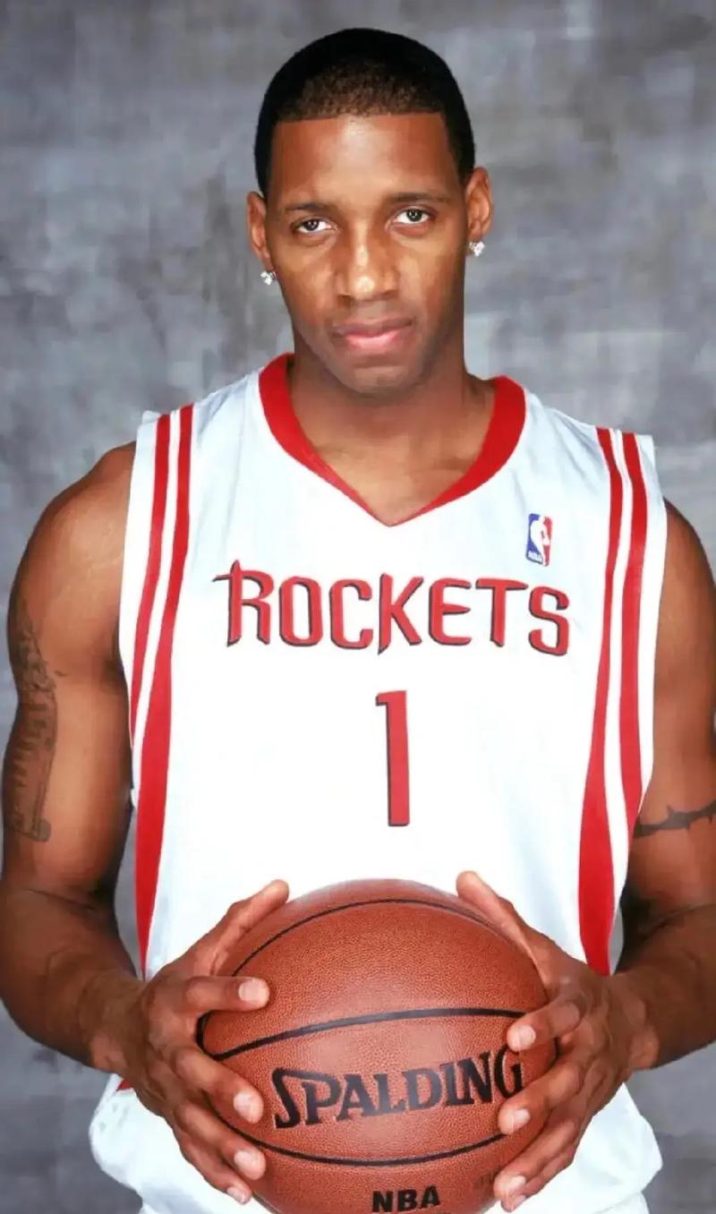 塞维球迷不满球队表现，向球场投掷杂物导致德比战暂停18分钟（塞维利亚球迷不满球队表现向场内掷物，德比战被迫中断18分钟）