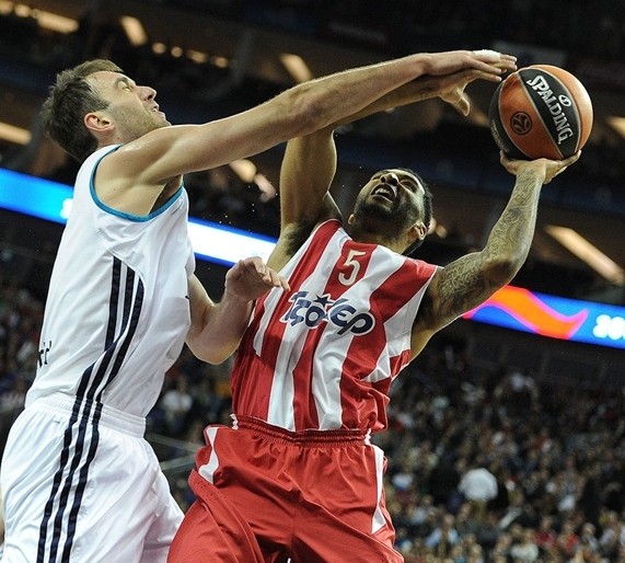 篮球湖人替补球员获得更多出场时间（湖人替补获更多上场机会）