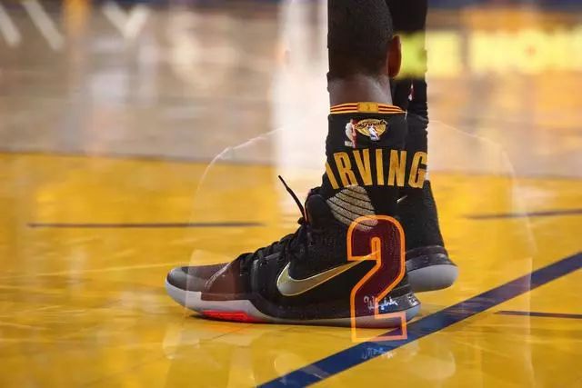 打进精彩世界波+头球破门，马杜埃凯当选欧冠本周最佳球员（轰进世界波并头球建功，马杜埃凯荣膺欧冠本周最佳）