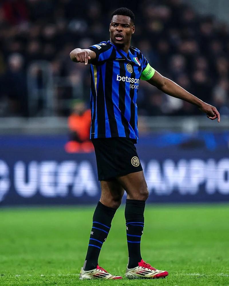 意甲第15轮裁判：多维里吹热那亚vs国米，马萨吹博洛尼亚vs尤文（意甲第15轮裁判公布：多维里执法热那亚对国米，马萨主哨博洛尼亚战尤文）