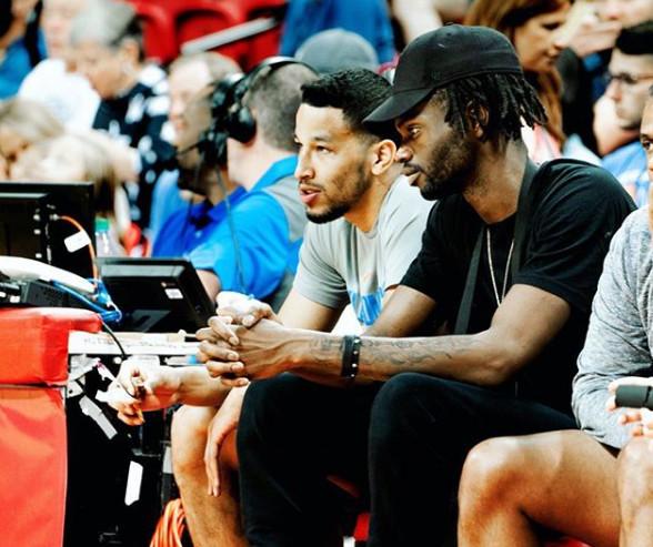 太阳报：麦克托米奈领意甲最佳球员奖，被女友透视着装抢风头（太阳报：麦克托米奈加冕意甲最佳，女友透视造型抢尽风头）