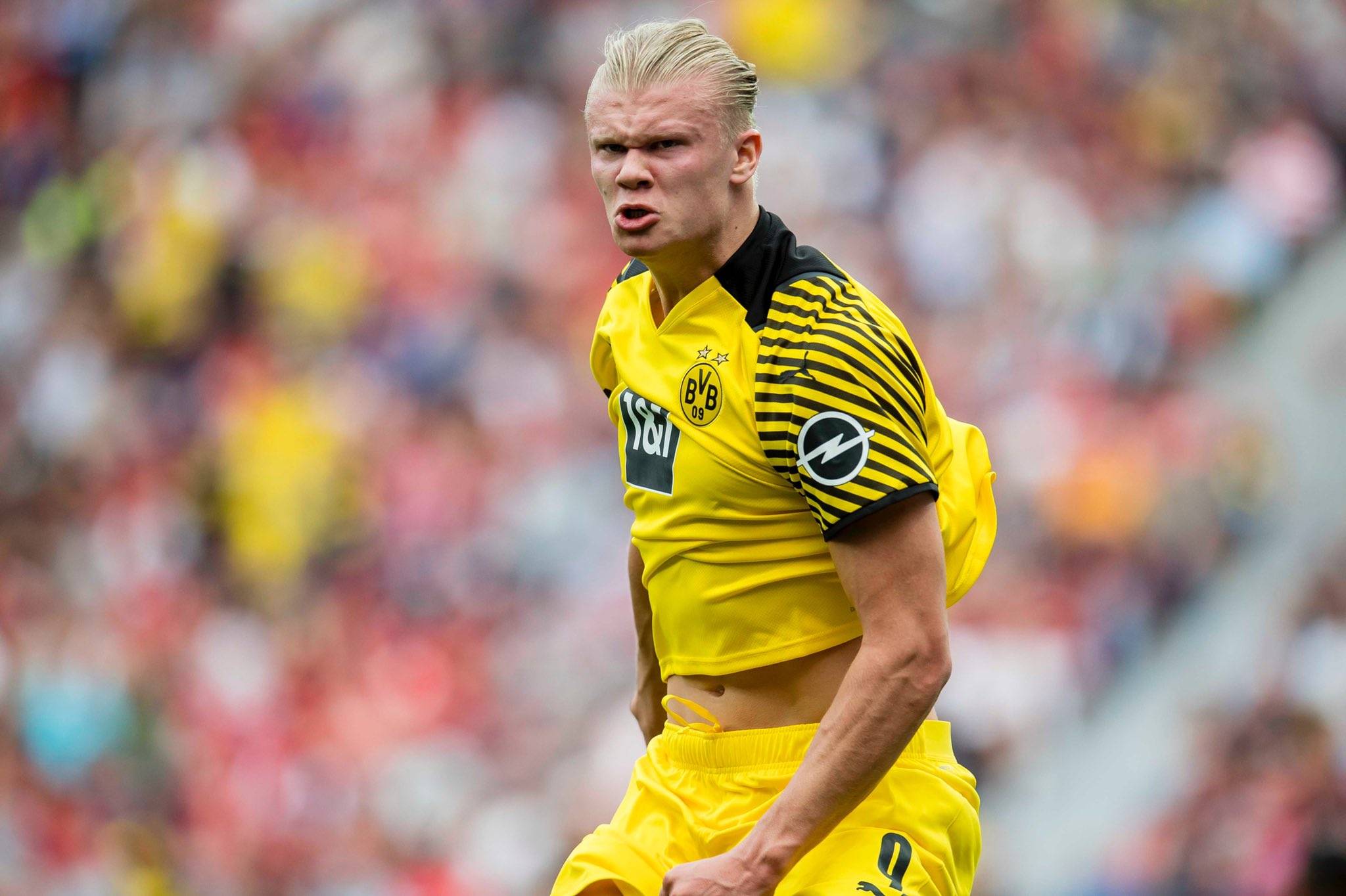 激斗二番战，沙尔克球迷再次与多特蒙德球迷在科隆斗殴（科隆再起风波：沙尔克与多特蒙德球迷二次爆发激烈冲突）