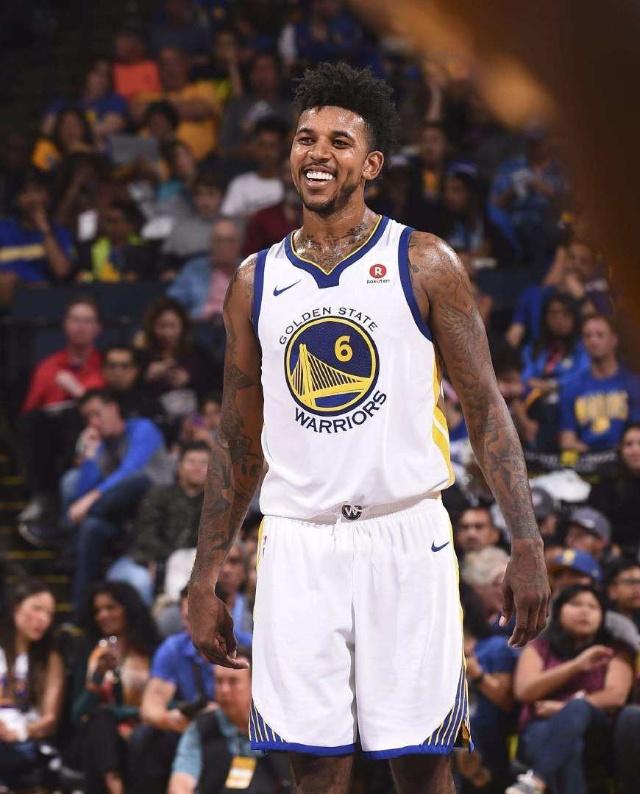 梅婷一家四口前往伯纳乌观战皇马vs尤文，女儿表示看完有点困（梅婷携全家四口现身伯纳乌看皇马对尤文，女儿直言赛后有些犯困）