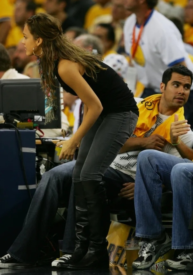 希勒：伊萨克真想走就赶紧卖了，纽卡的夏窗一团糟（希勒：伊萨克若铁心离队就尽快出售，纽卡今夏转会窗一塌糊涂）