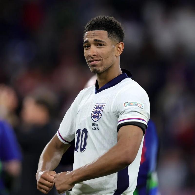 世体：巴萨还没有收到对特狮的报价，他们希望他先彻底康复（世界体育报：巴萨尚未接到特尔施特根的报价，俱乐部更希望他先完全康复）