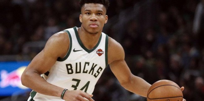 向余望谈冲超：感谢球迷和教练团队这一年的努力，我们做到了（向余望谈冲超成功：感谢球迷与教练组一年付出，我们完成目标）