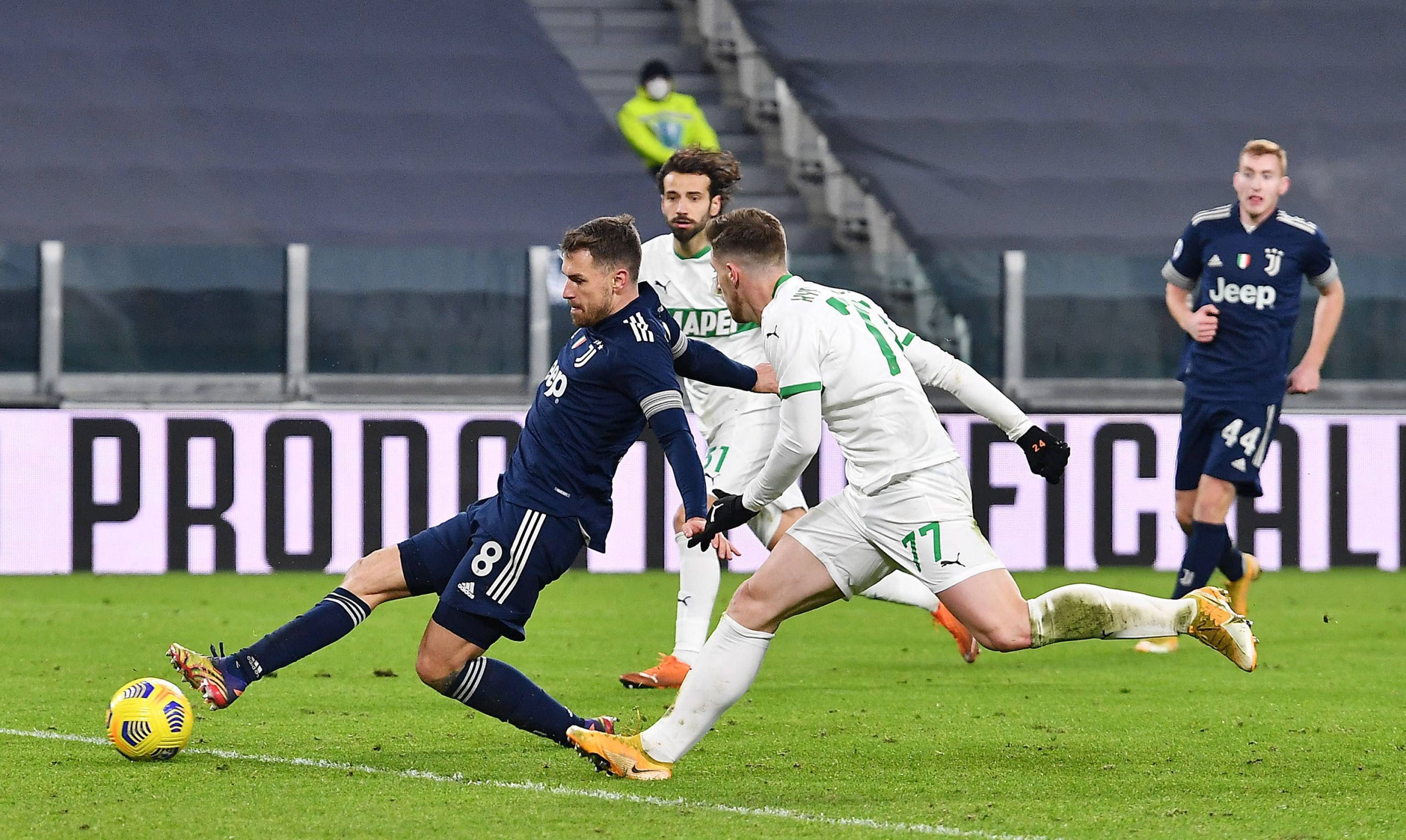 罗林斯24+7成雄鹿主攻手，个人连续三场得分20+（罗林斯24+7扛起雄鹿进攻大旗，已连续三战20+）